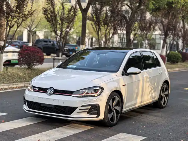 VOLKSWAGEN GOLF GTI