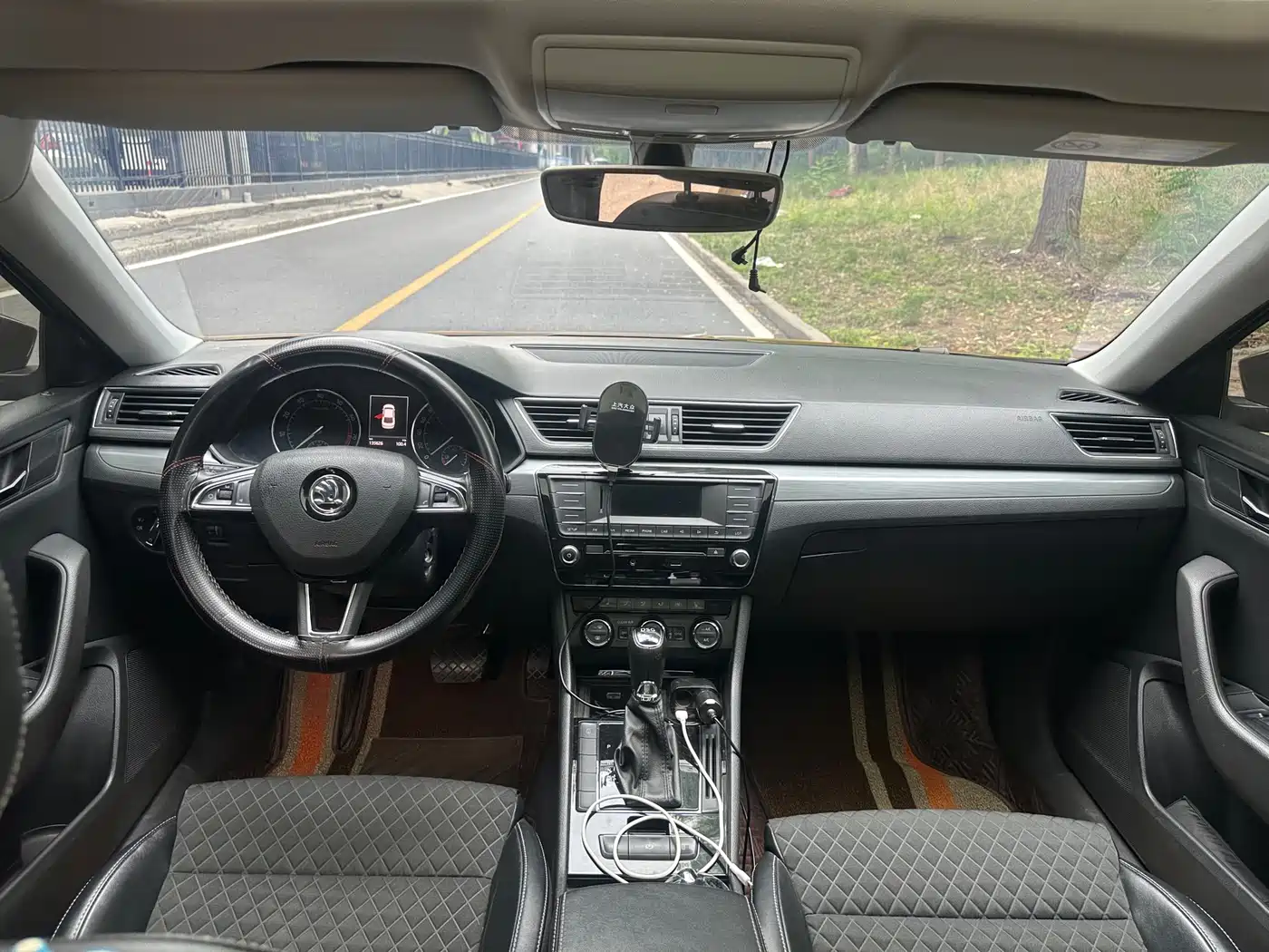 Škoda Superb 2016 TSI330 DSG Pioneer Edition фото 5