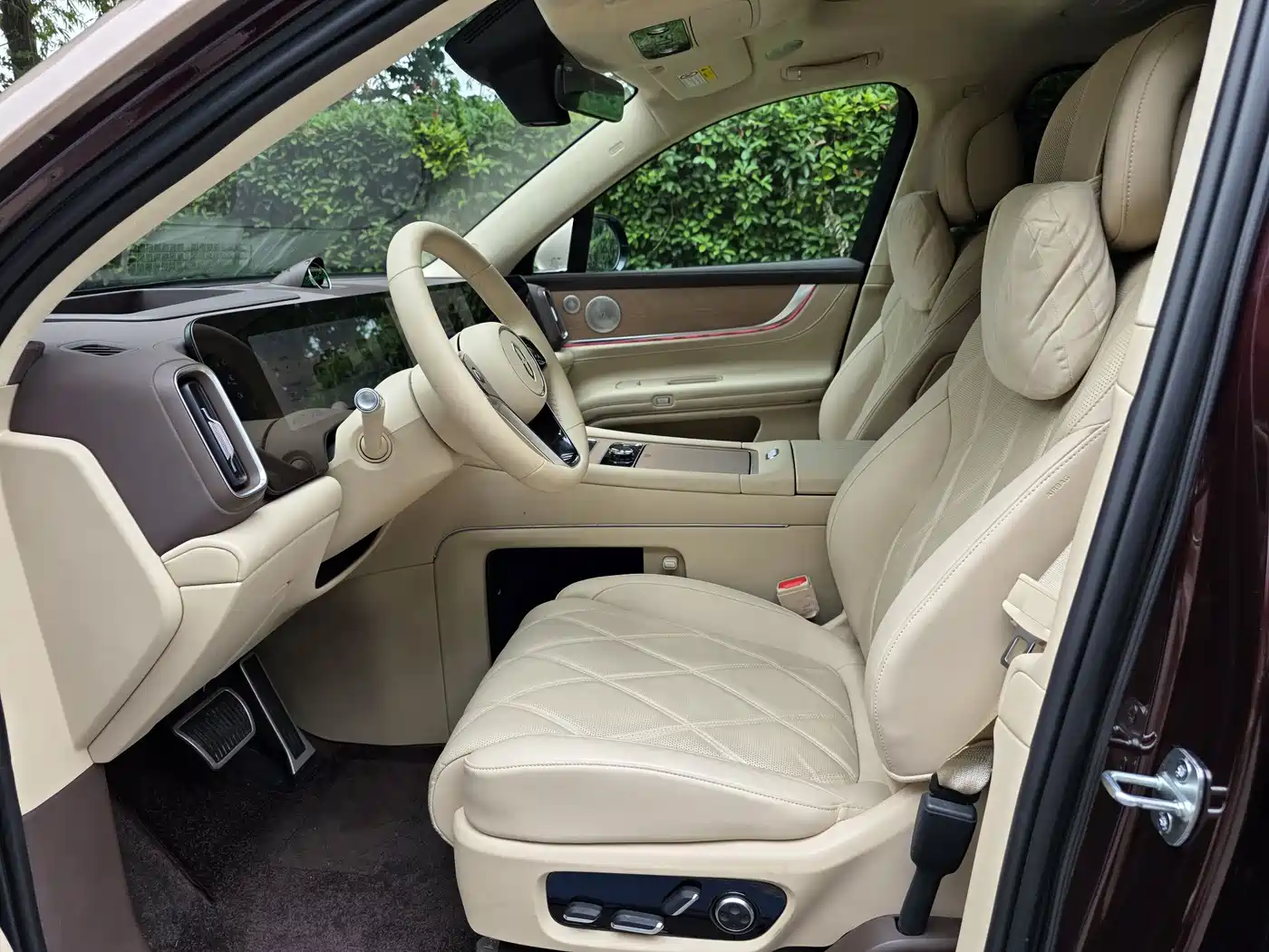 AITO Wenjie AITO M9 2025 Extended Range Ultra 52kWh 6-Seater фото 3