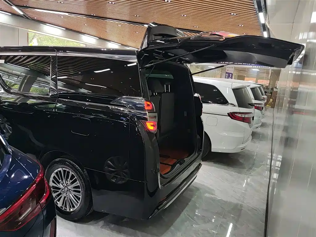 Toyota Vellfire 2021 Crown Hybrid 2.5L HV Premium Edition фото 19