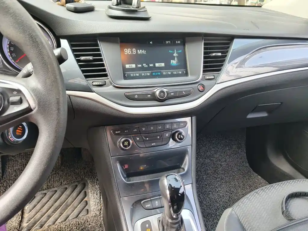Фото 10 - Buick Verano