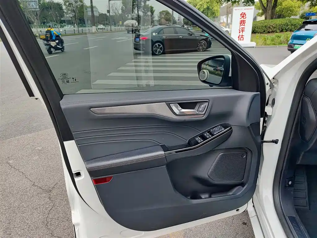 FORD RUIJI