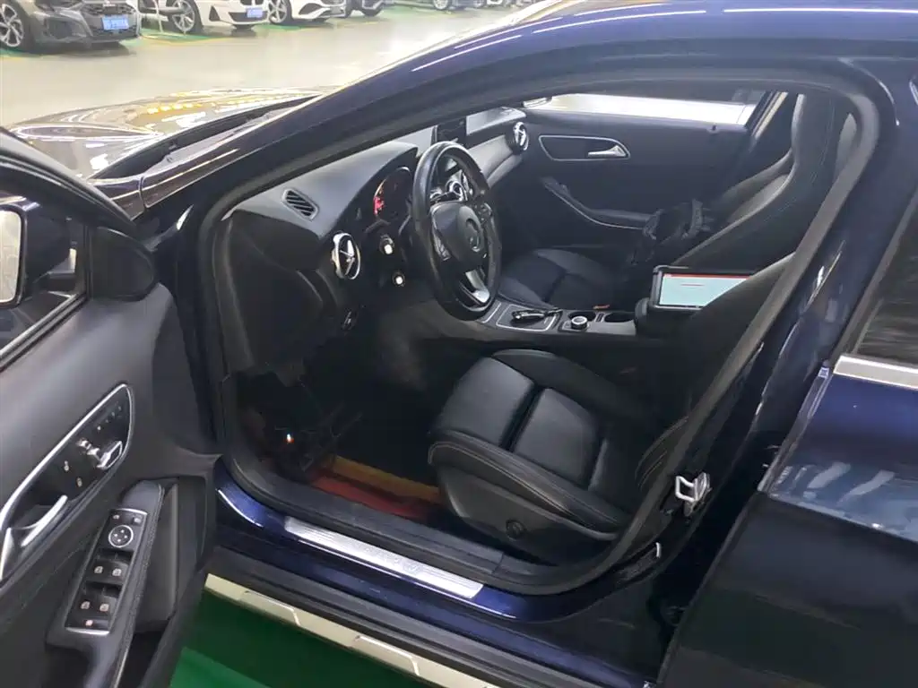 Mercedes-Benz GLA 2017 GLA 200 Dynamic фото 16