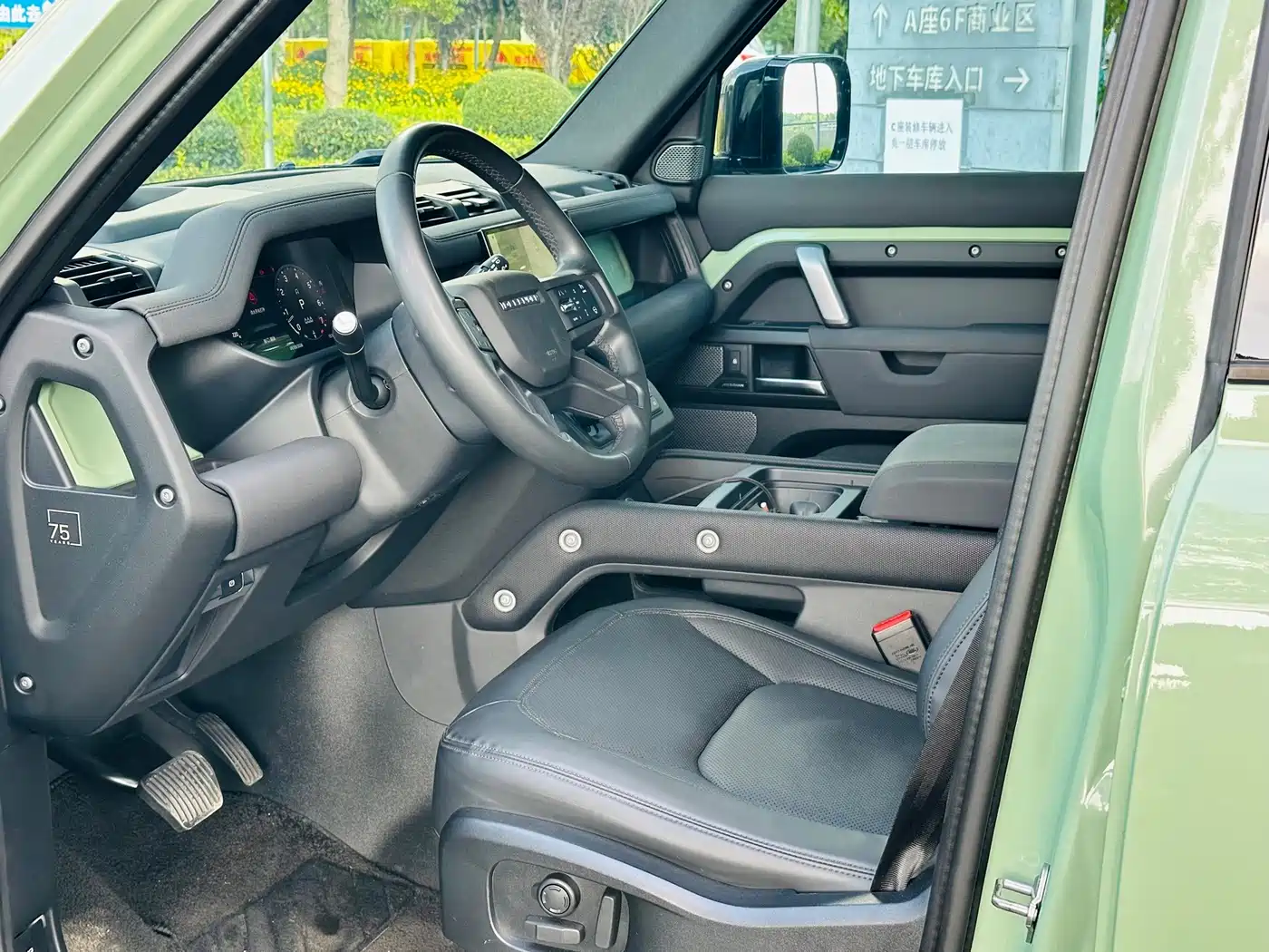 Фото 7 - Land Rover Defender