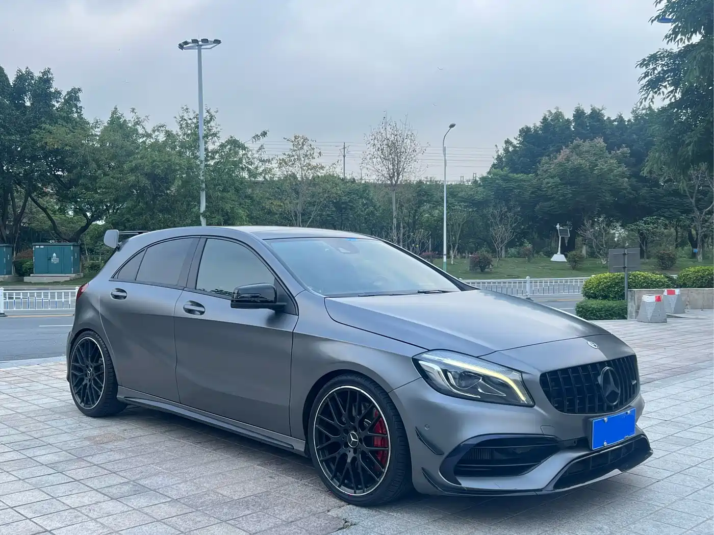 Mercedes-Benz A-Class AMG (Import) 2017 Facelift AMG A 45 4MATIC China VI фото 3