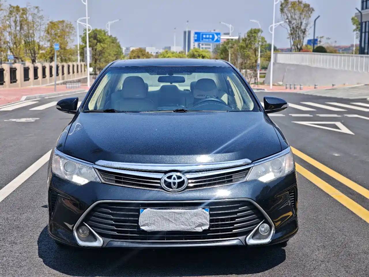 Toyota Camry 2016 2.0E 10th Anniversary Elite Edition фото 2