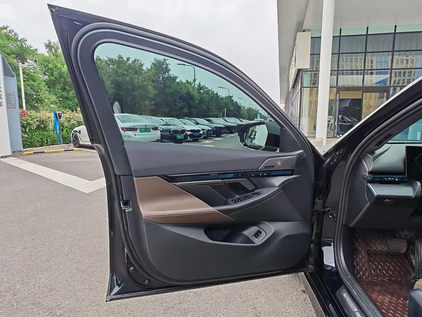 BMW 5 Series 2024 530Li Leading Model Luxury Package фото 10