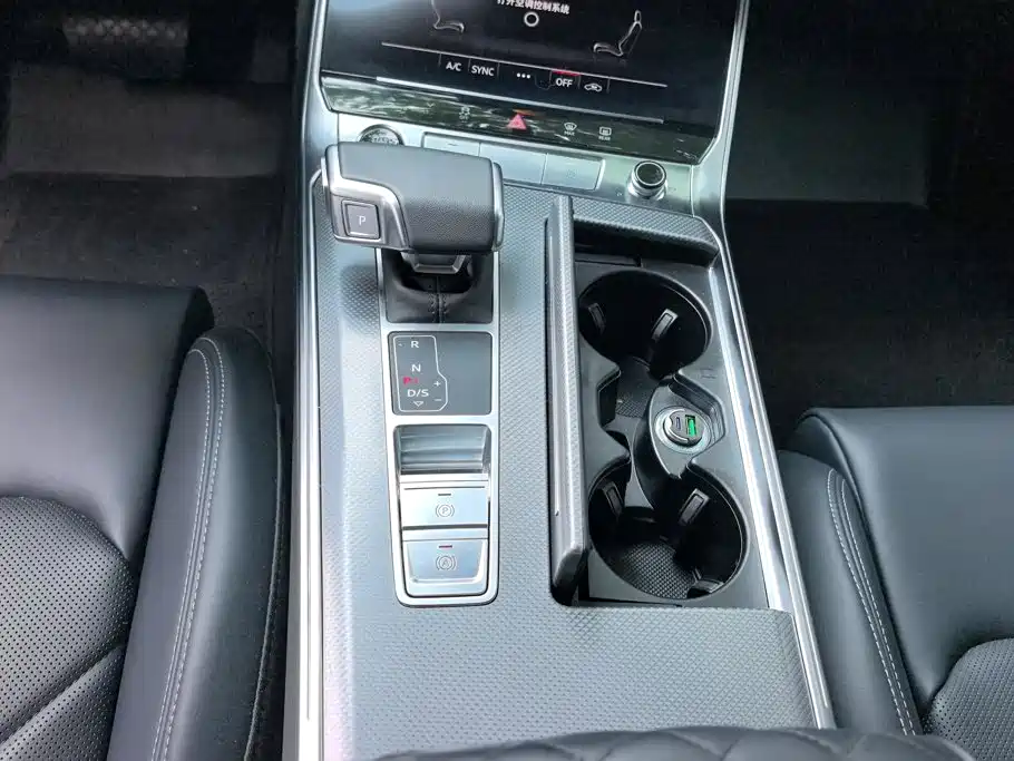 Фото 16 - Audi A6L