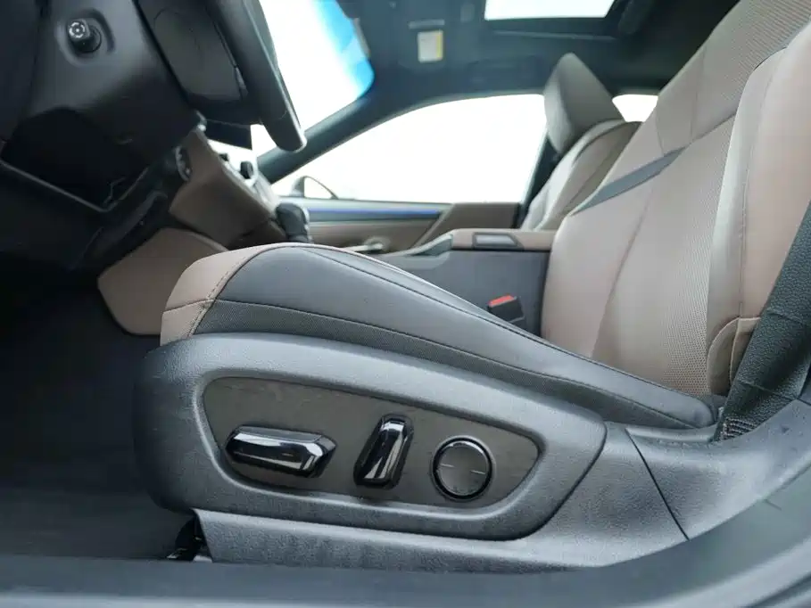 Lexus ES 2025 2025 200 Ultimate Edition