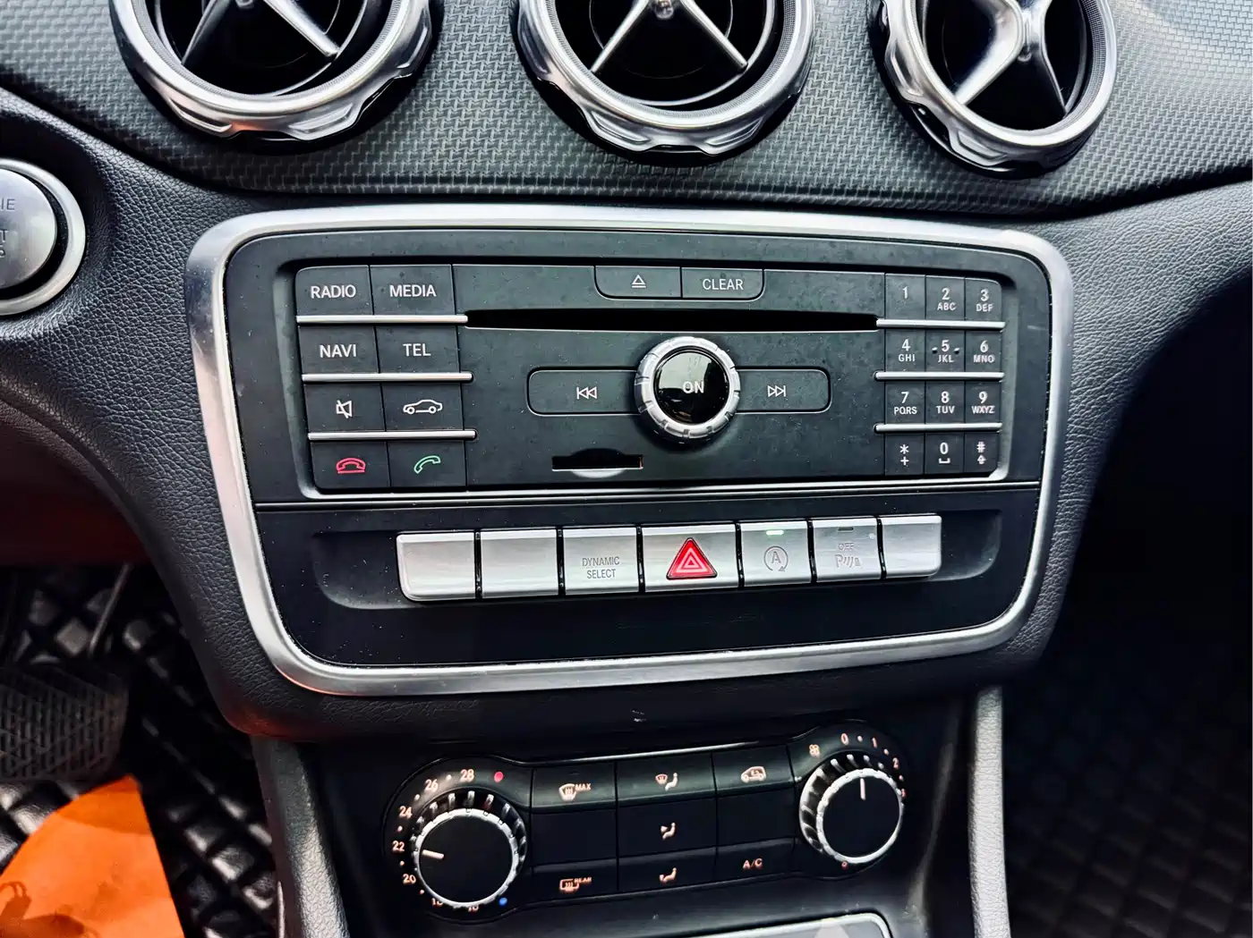 Mercedes-Benz GLA 2017 GLA 200 Dynamic фото 16