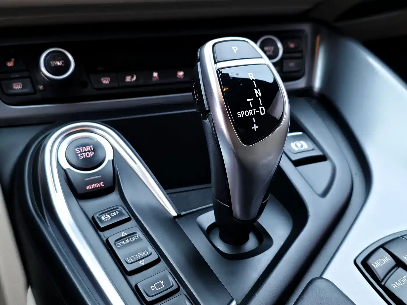 BMW i8 2014 Standard фото 39