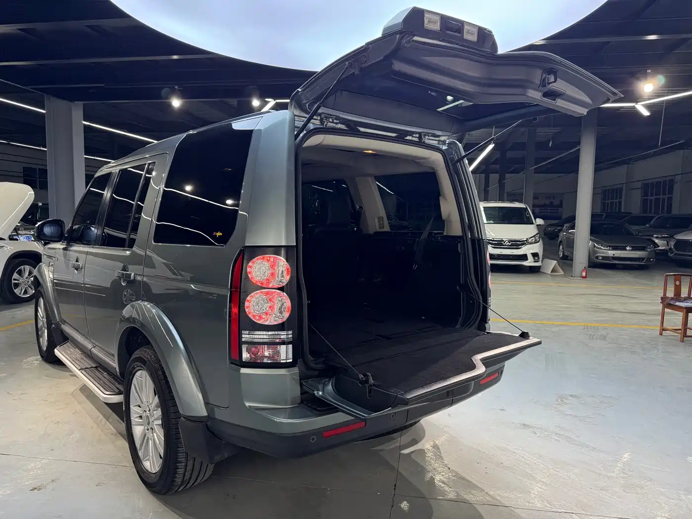 Land Rover Discovery 2016 3.0 SC V6 HSE фото 18
