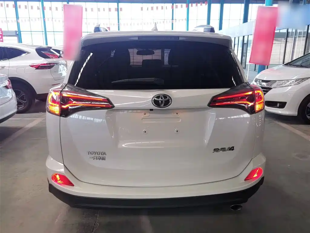 Toyota RAV4 Rongfang 2016 2.0L CVT 2WD Trend (China V) фото 6