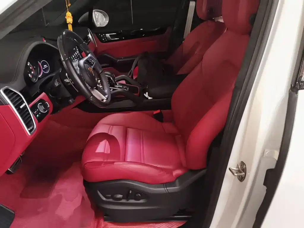 Photo 8 - Porsche Cayenne