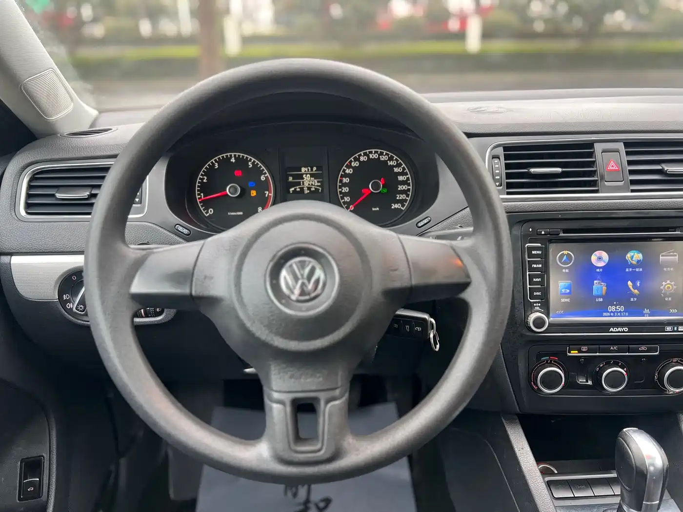 Volkswagen Sagitar 2012 1.6L Automatic Comfort Type фото 11