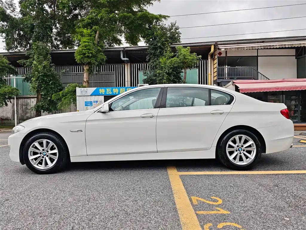 BMW 5 Series 2013 525Li Leadership фото 8