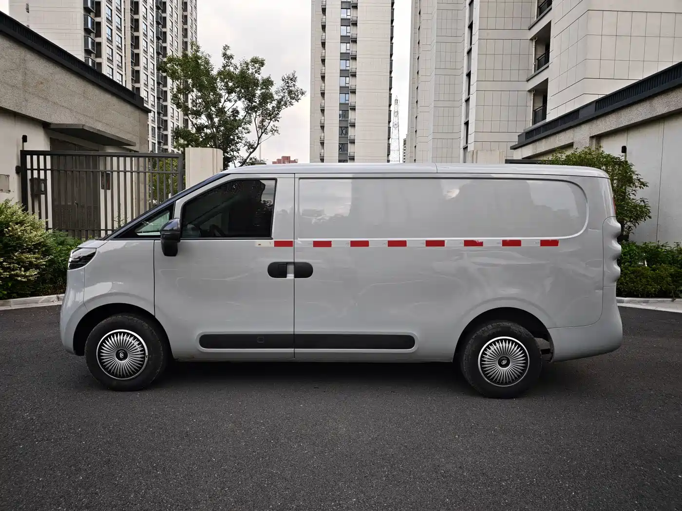 Maxus Dana V1 2023 2023 V1 Short Wheelbase Low Roof (42kWh)