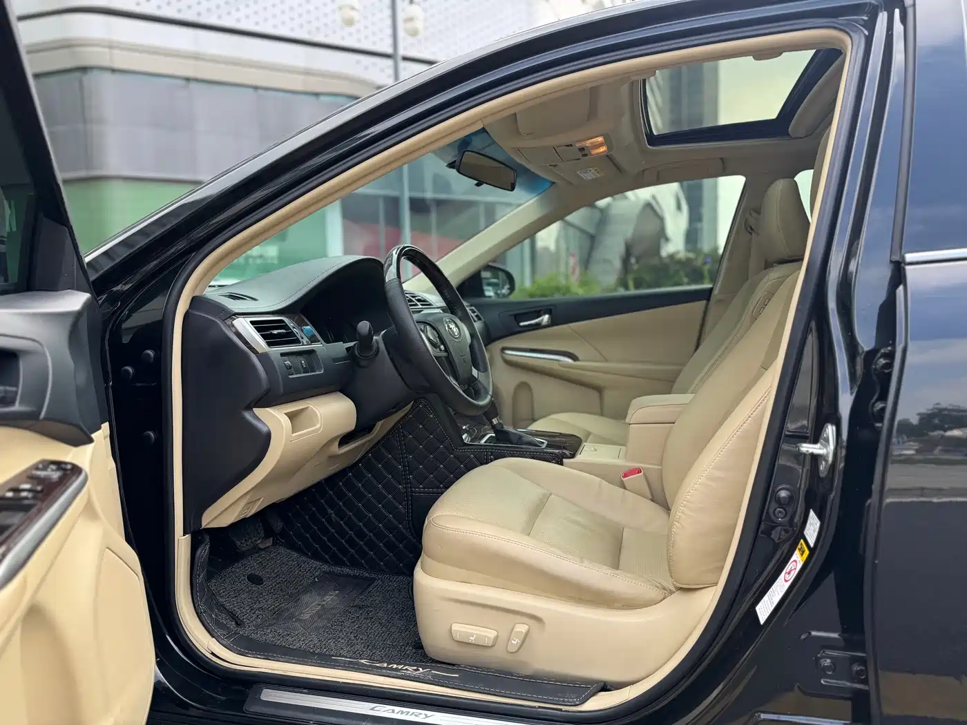 Toyota Camry 2016 2.0G 10th Anniversary Leading Edition фото 7