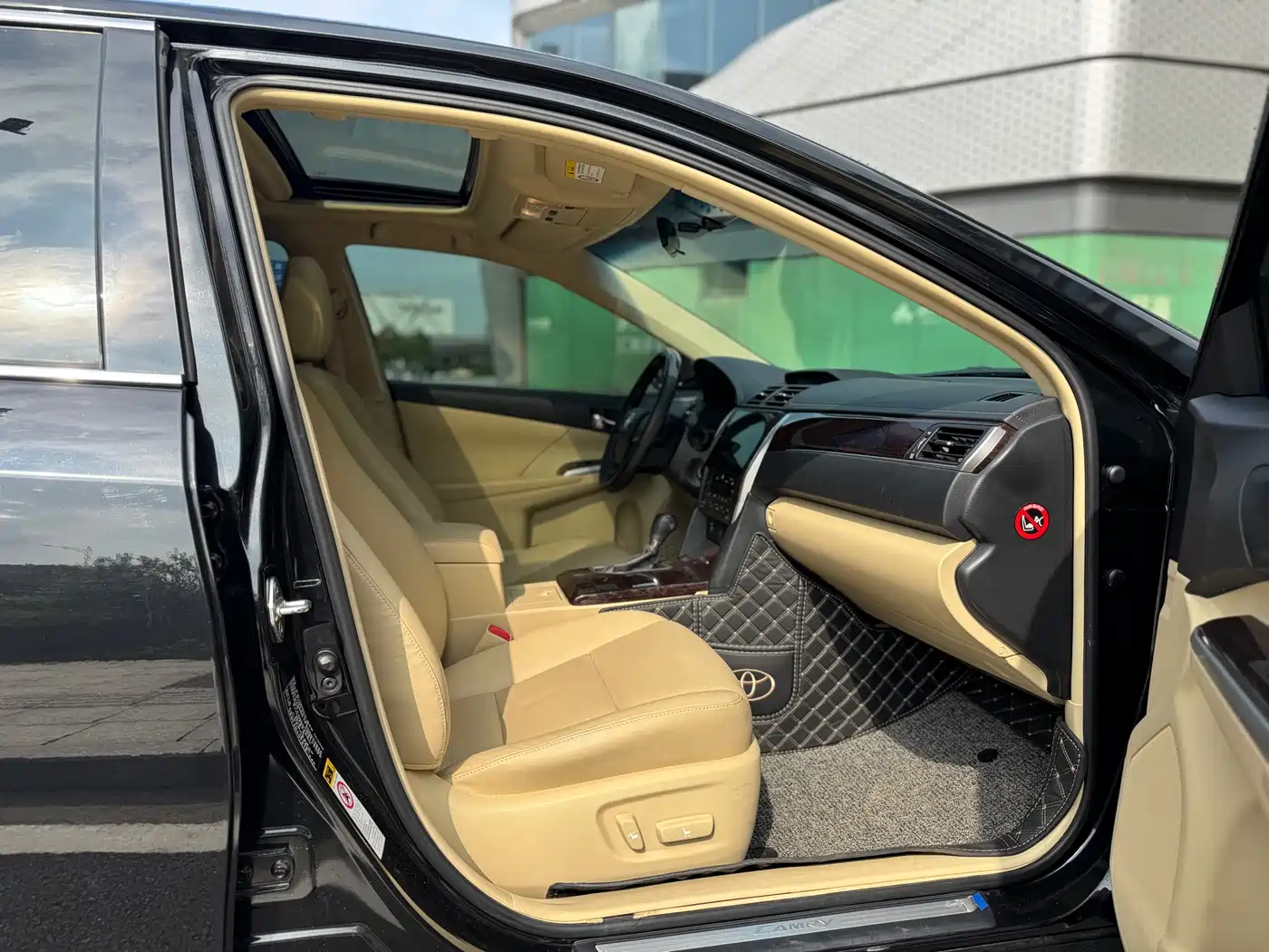 Toyota Camry 2016 2.0G 10th Anniversary Leading Edition фото 9