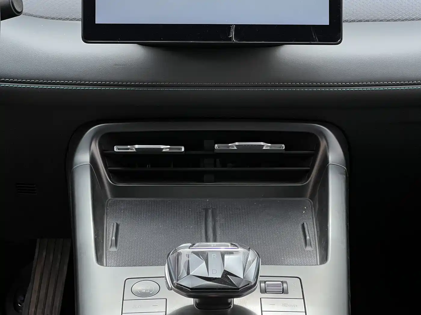 BYD Qin PLUS 2025 DM-i Smart Drive 55KM Leader фото 17