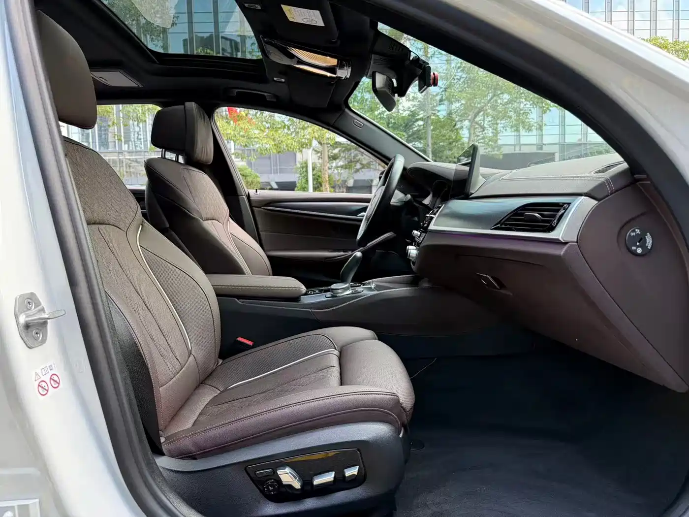 BMW 5 Series New Energy 2021 535Le Pioneer Edition M Sport Package фото 18