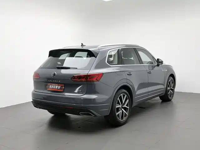 Volkswagen Touareg 2021 3.0TSI R-Line Classic Sport Package — фото 2