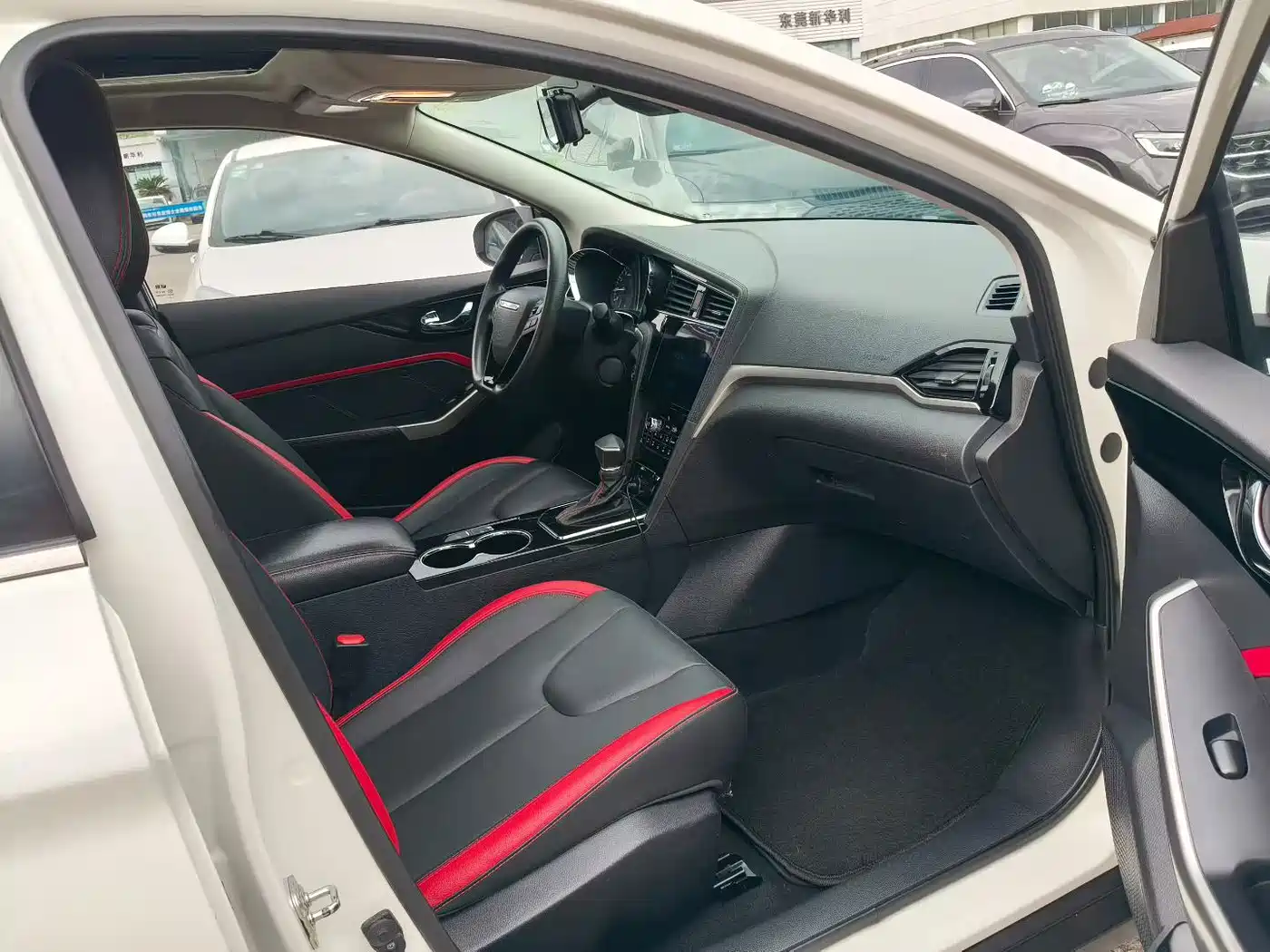 Venucia D60 2019 2019 1.6L XL CVT Smart Connect Elite Edition