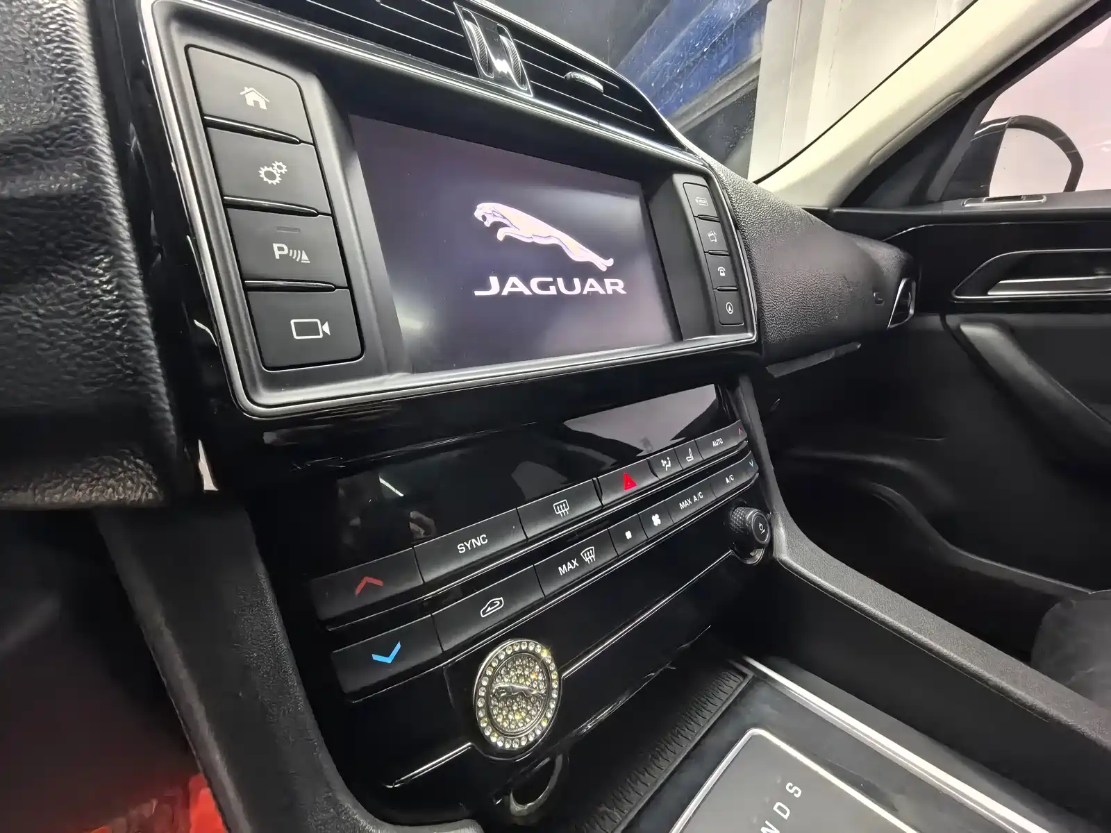 Фото 13 - Jaguar F-PACE
