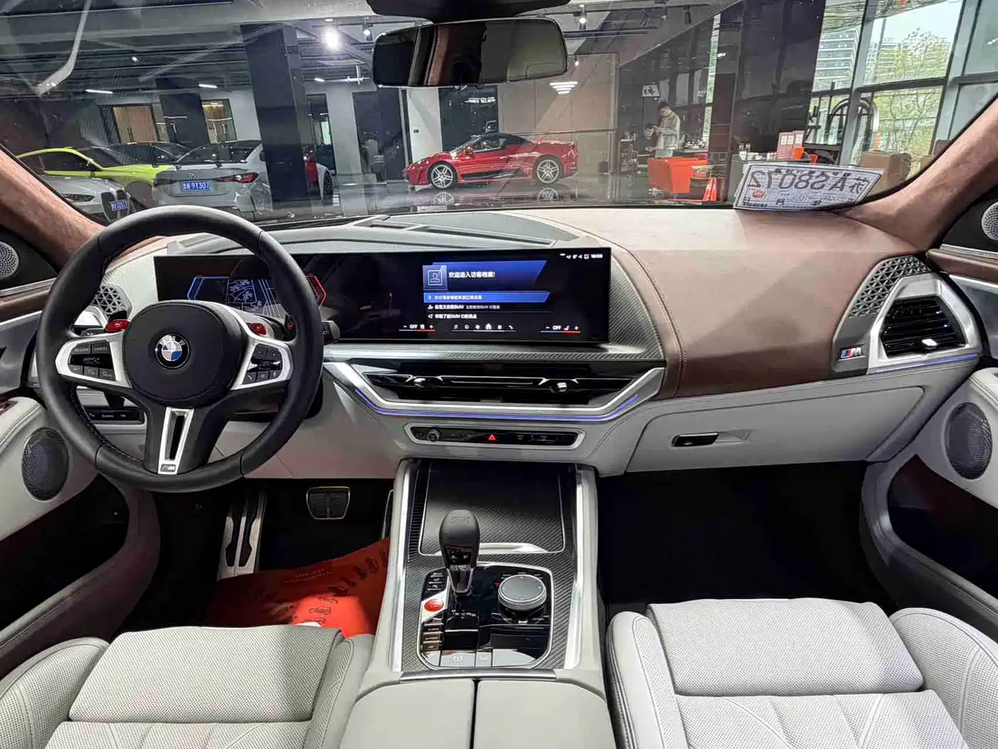 BMW XM 2023 50e фото 13