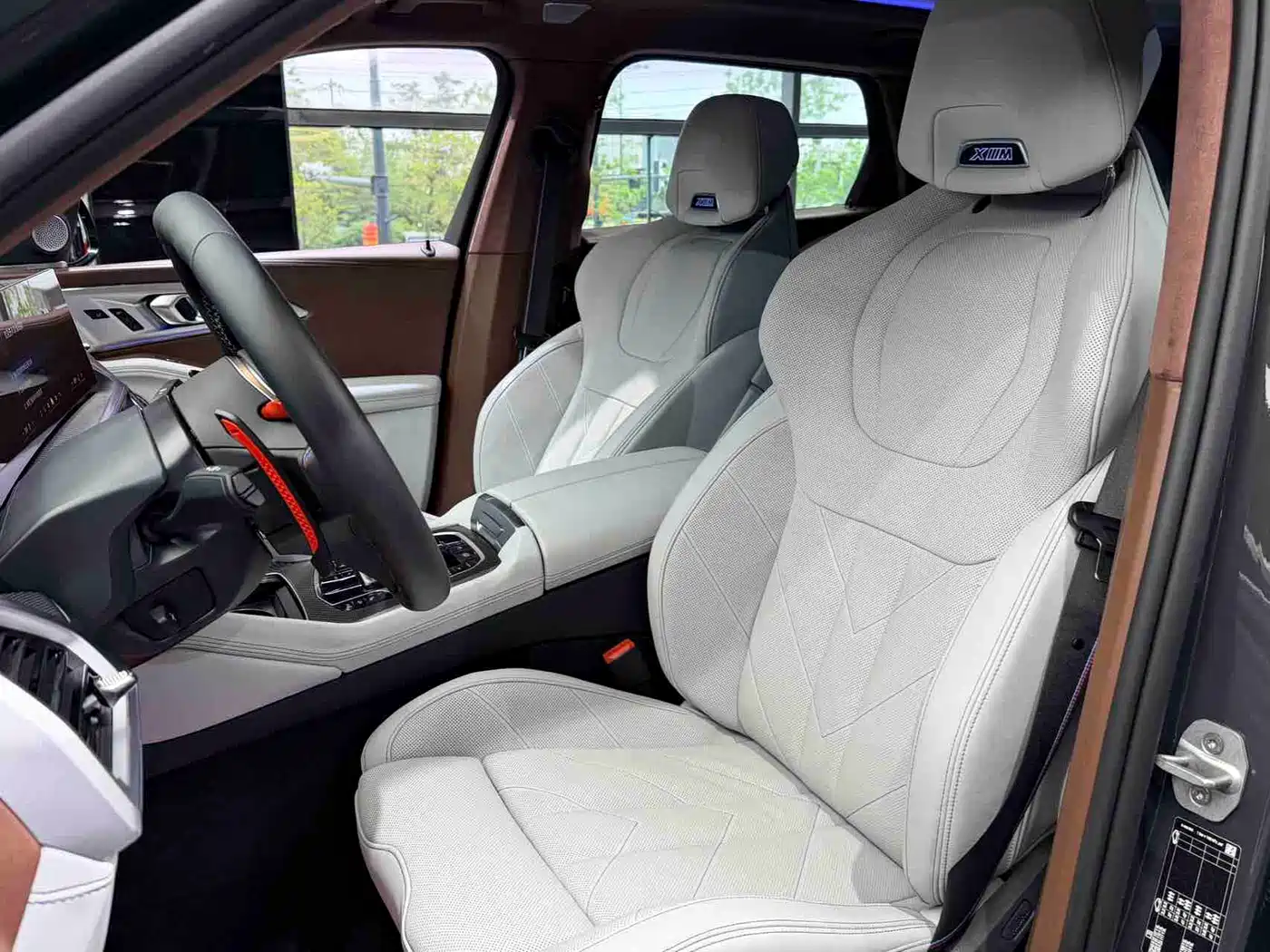 BMW XM 2023 50e фото 8