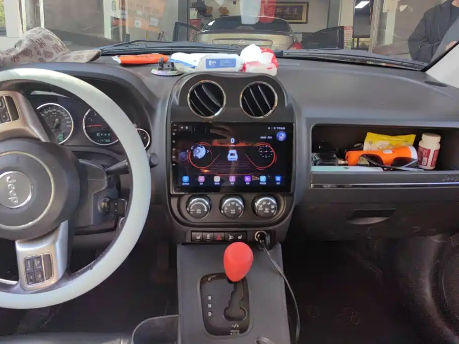 Photo 12 - Jeep Compass (Import)