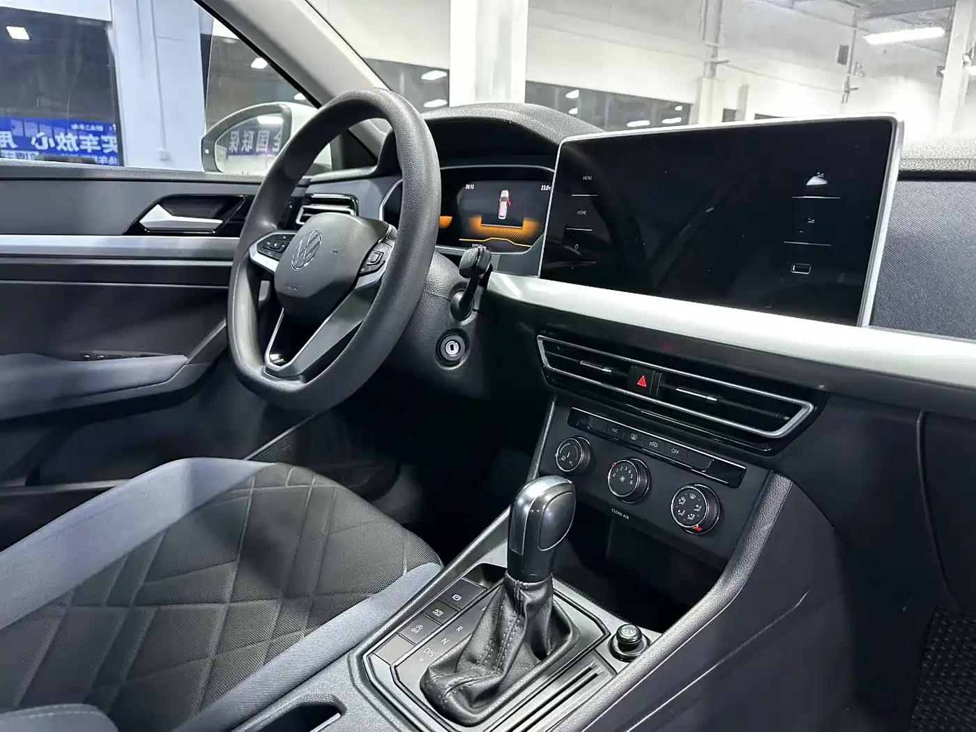 Volkswagen Lavida 2023 1.5L Auto Luxury Edition фото 4