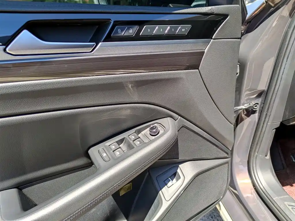 Volkswagen Phideon 2018 Facelift 380TSI FWD Business фото 15