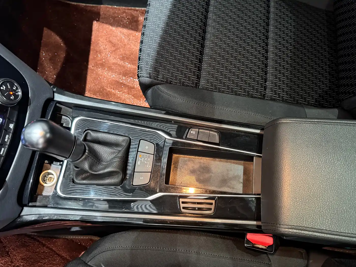 Peugeot 508 2015 1.6THP Auto Comfort Edition фото 25