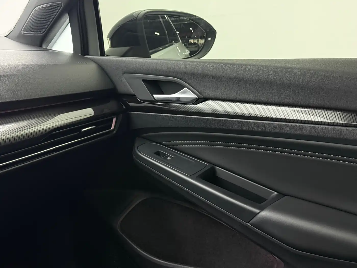 Volkswagen Golf 2021 280TSI DSG R-Line фото 9