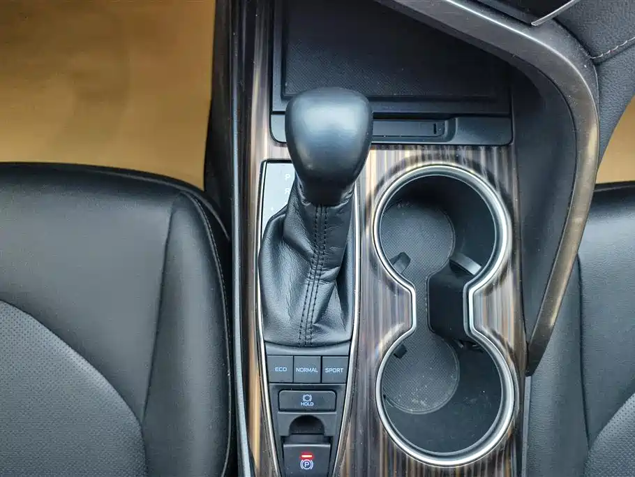 Toyota Camry 2018 2.5G Luxury Edition фото 16