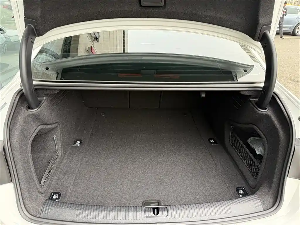 Audi A4L 2018 30th Anniversary 40 TFSI Fashion фото 9