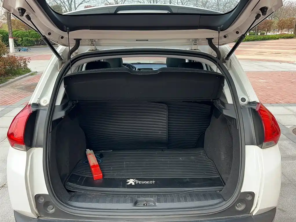 Peugeot 2008 2014 1.6L Automatic Navigation Edition фото 10