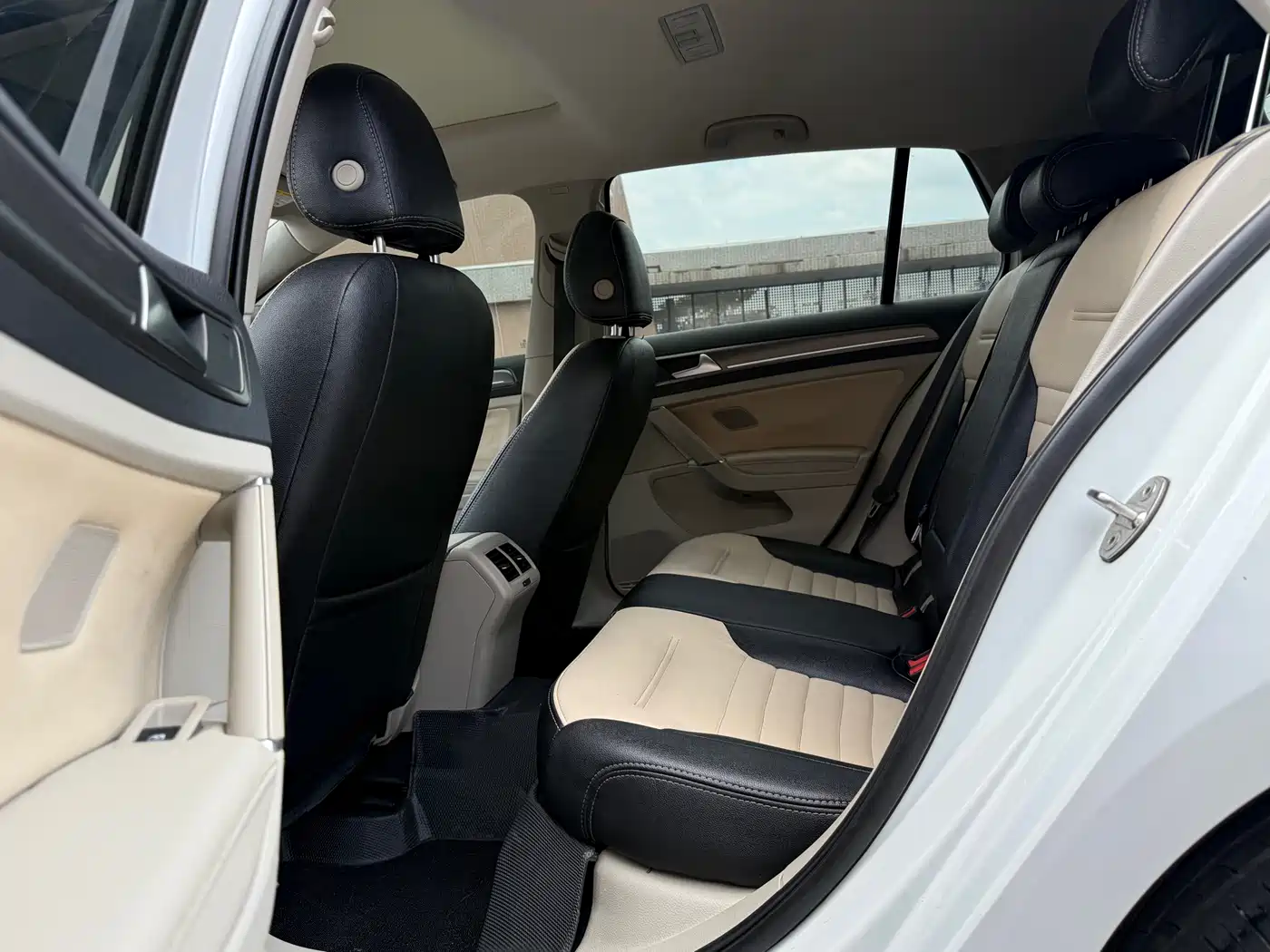Volkswagen Golf 2016 230TSI Automatic Comfort фото 4