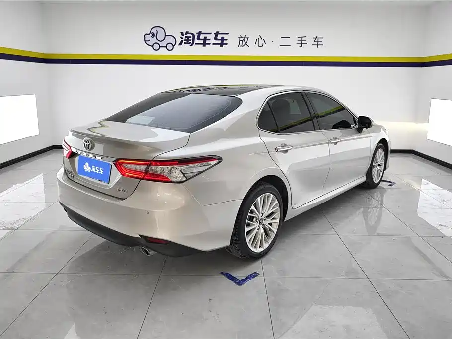 Toyota Camry 2018 2.5G Luxury Edition фото 3