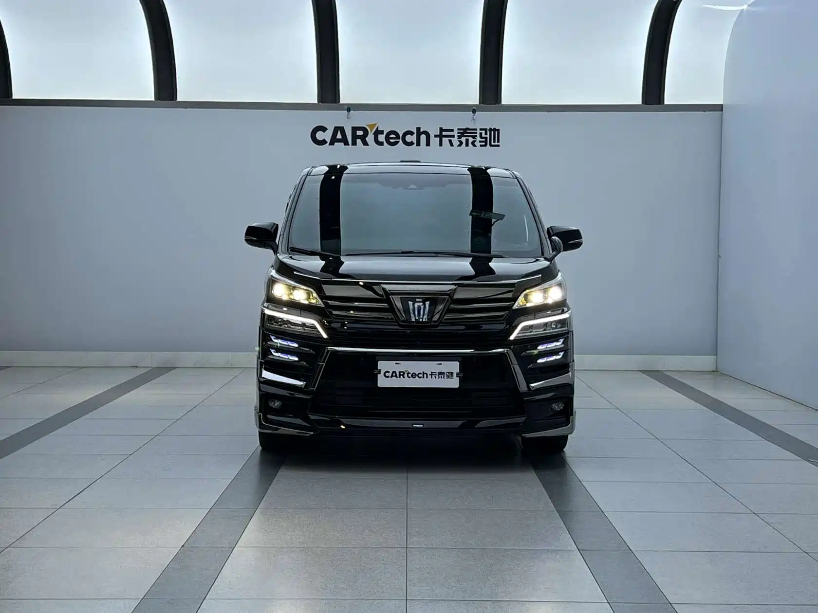 Фото 3 - Toyota Vellfire