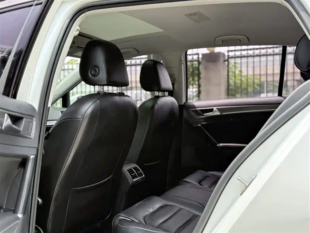 Volkswagen Golf 2016 230TSI Automatic Luxury фото 12