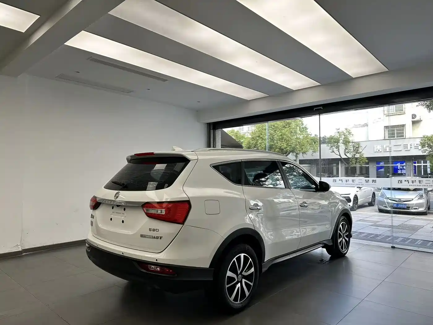 Dongfeng Fengguang Fengguang 580 2016 2016 Model 1.5T Manual Luxury Version