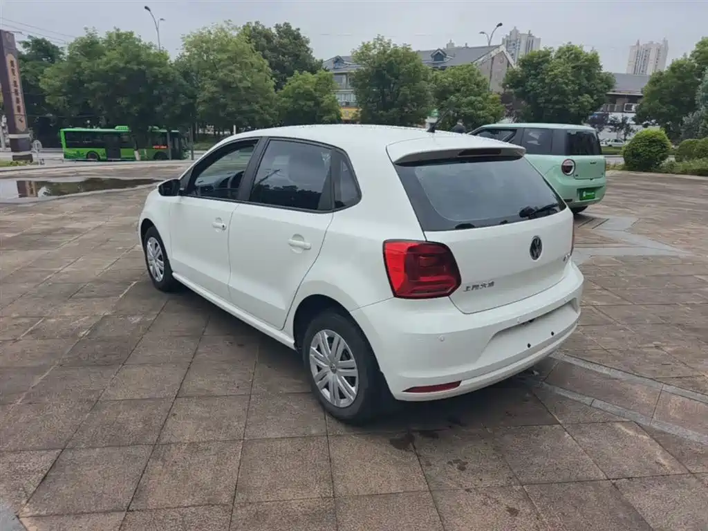 Volkswagen Polo 2016 1.4L Manual Trend фото 5