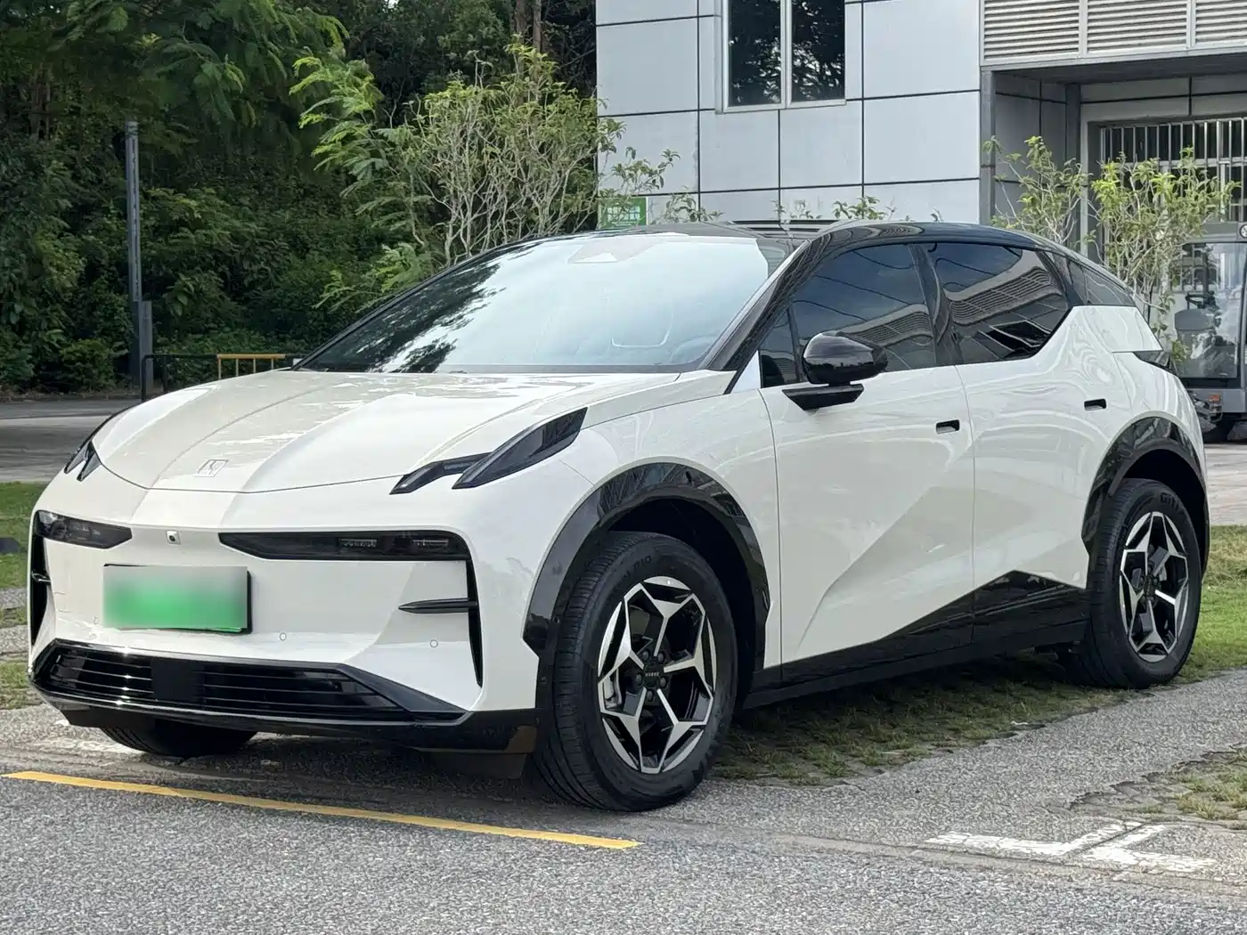 2025 ZEEKR X