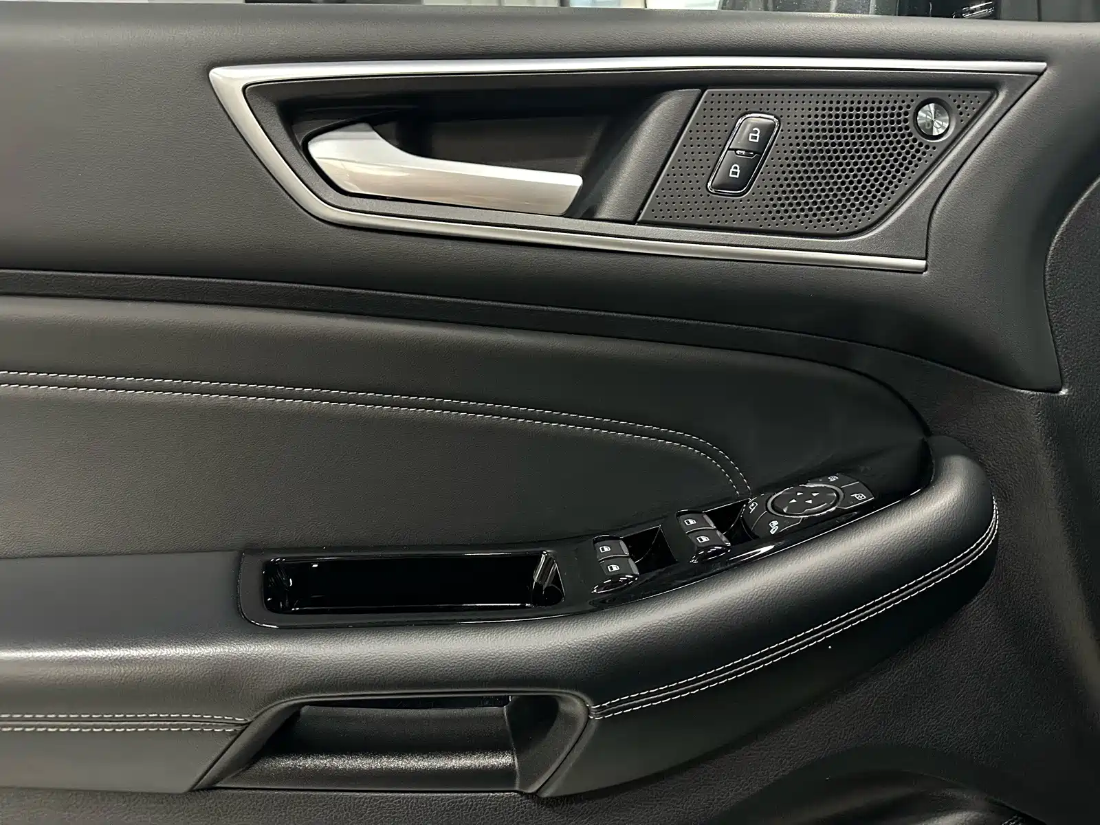Фото 18 - Ford Edge