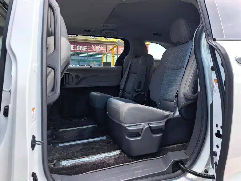 Toyota Sienna 2021 2.5L Hybrid Comfort Edition фото 8