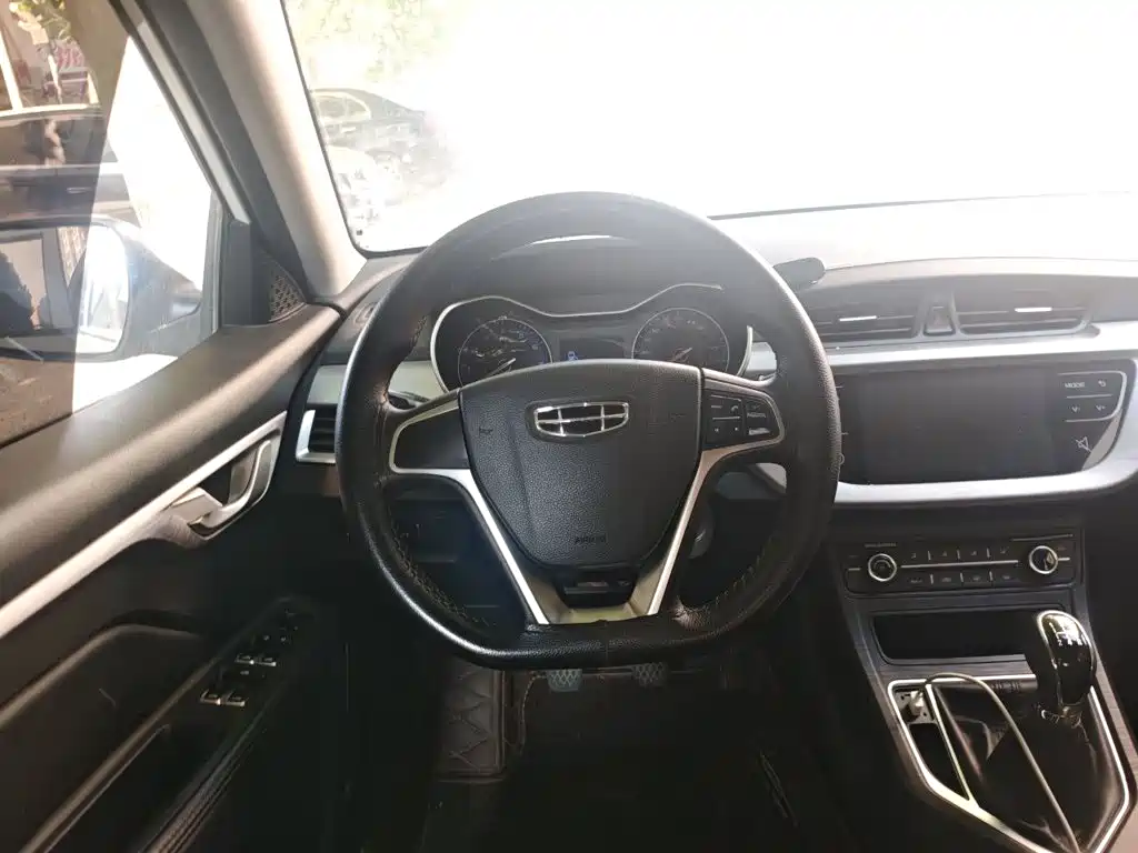 Фото 3 - Geely Vision