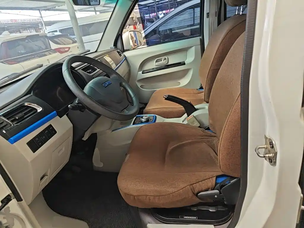 SRM Xinyuan Good Luck 2024 2023 Standard Passenger Vehicle