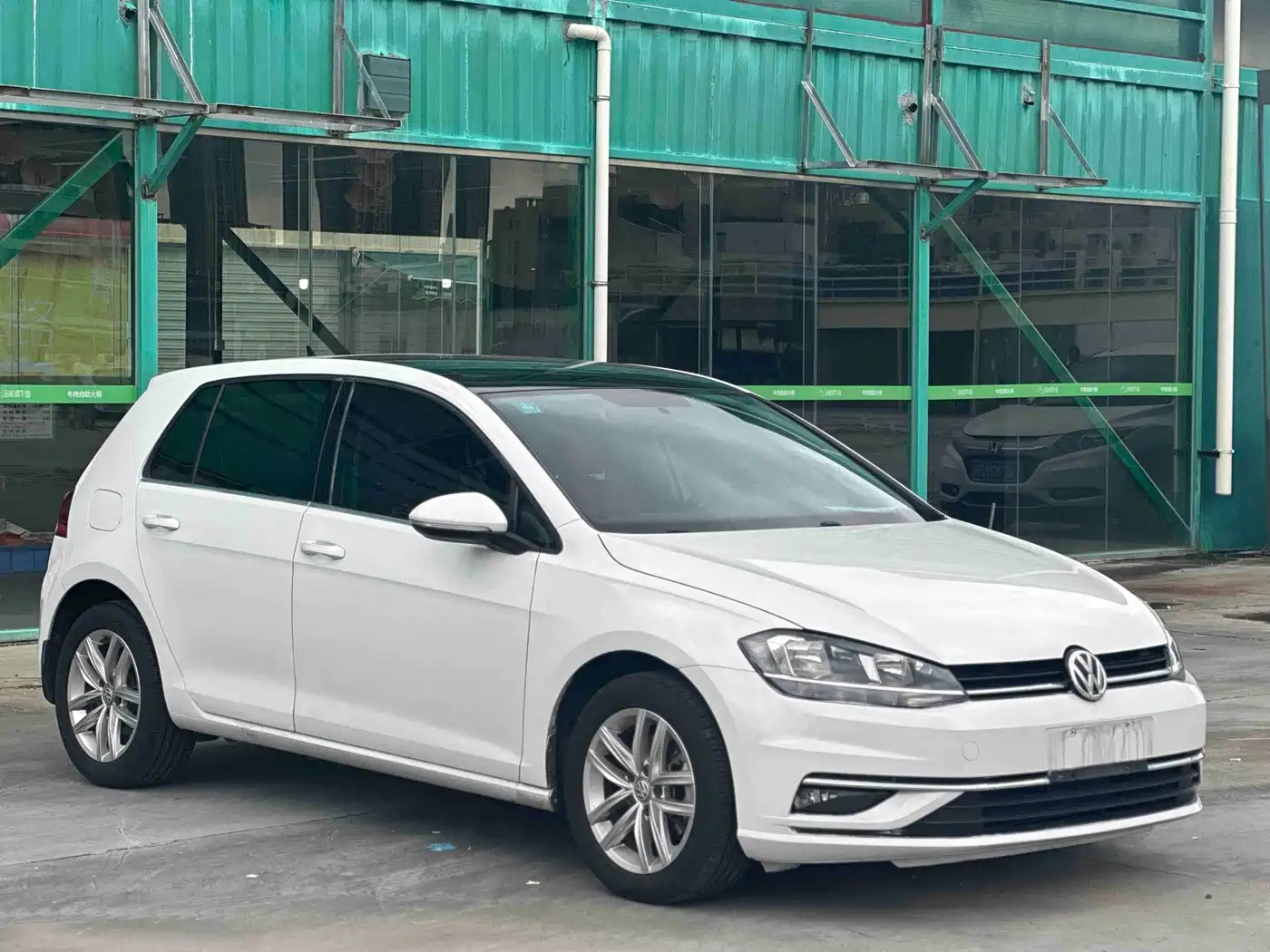 Фото 3 - Volkswagen Golf